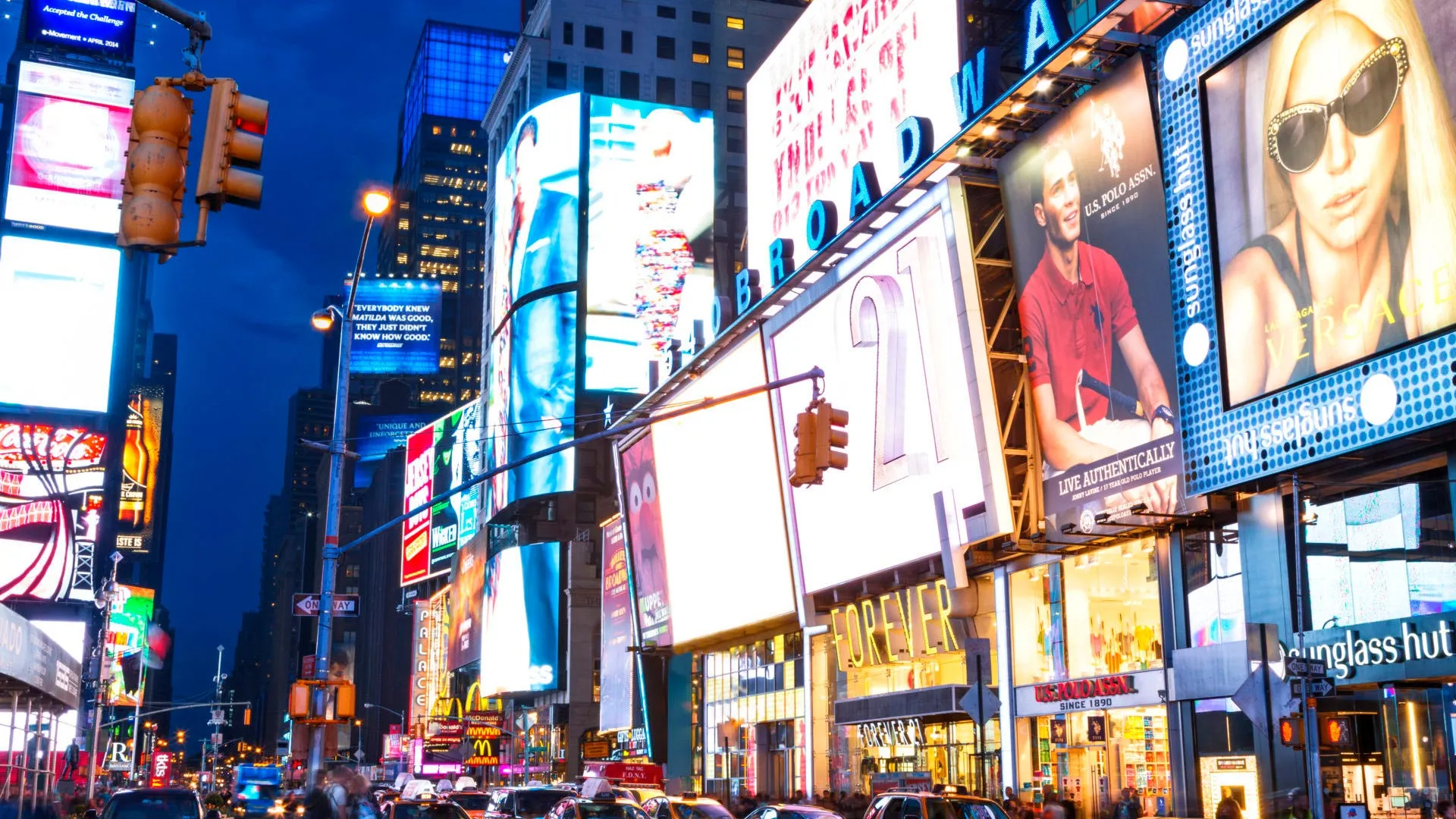 How to Create a Digital Signage Content Strategy (ask these 5 questions)