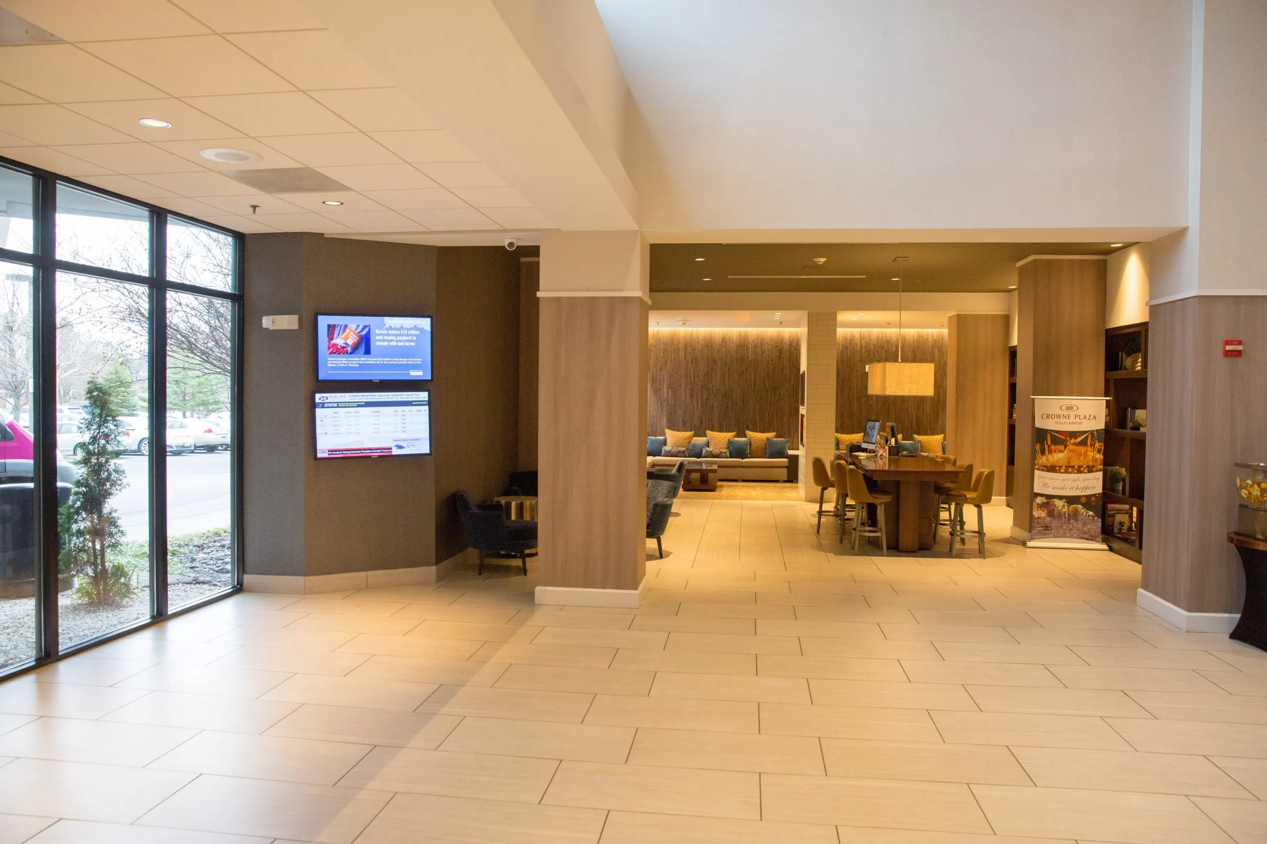 Mvix_install_crown_plaza_04