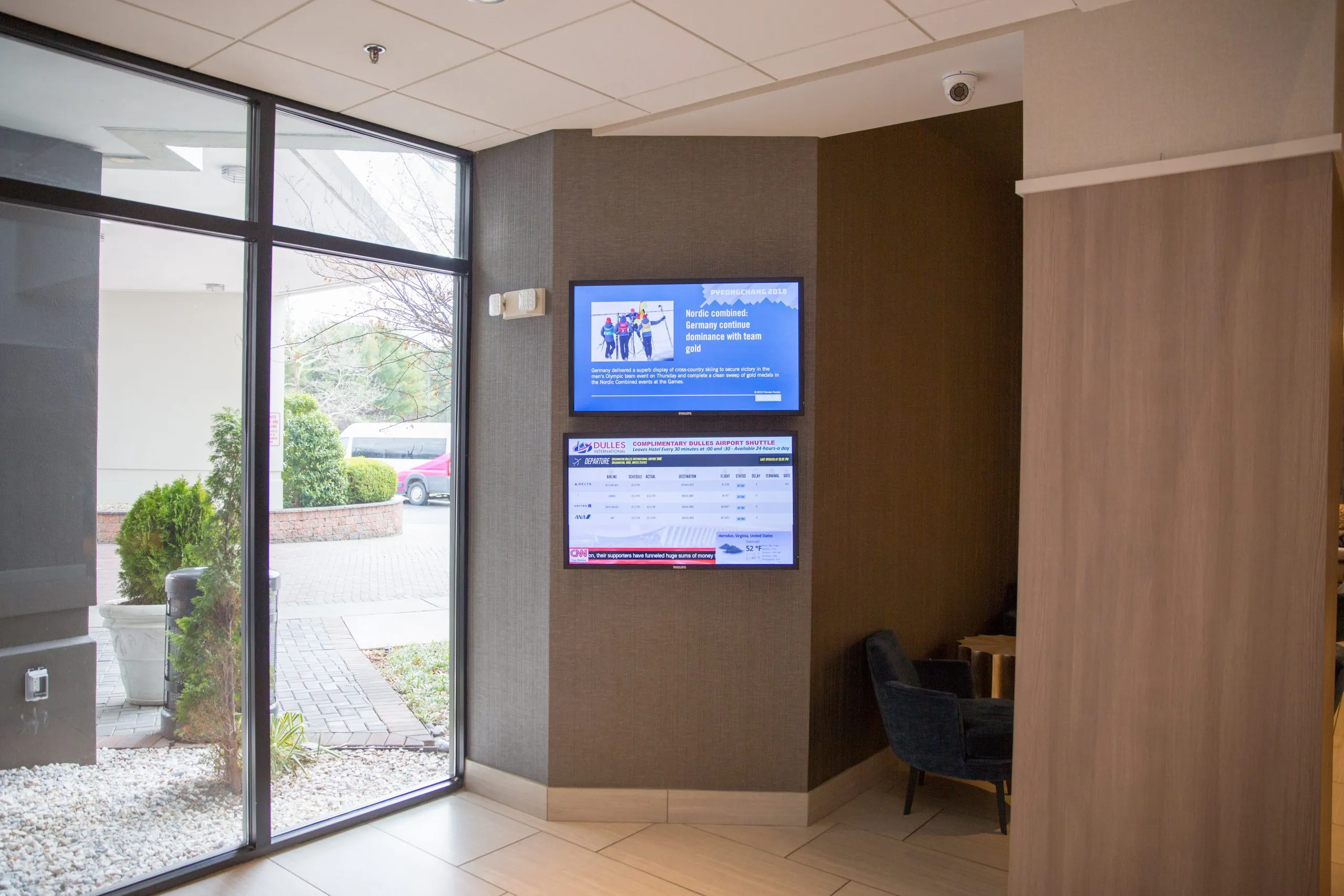 Mvix_install_crown_plaza_01