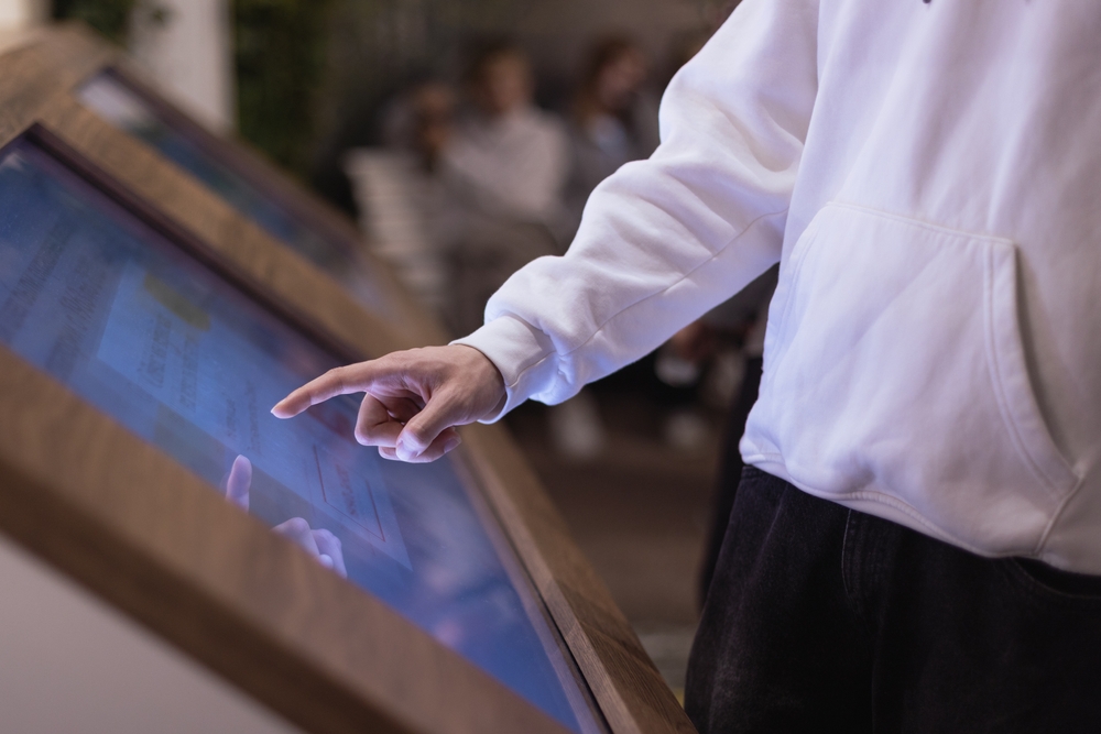 Touchscreens vs QR Code Signage: Which Works Better?