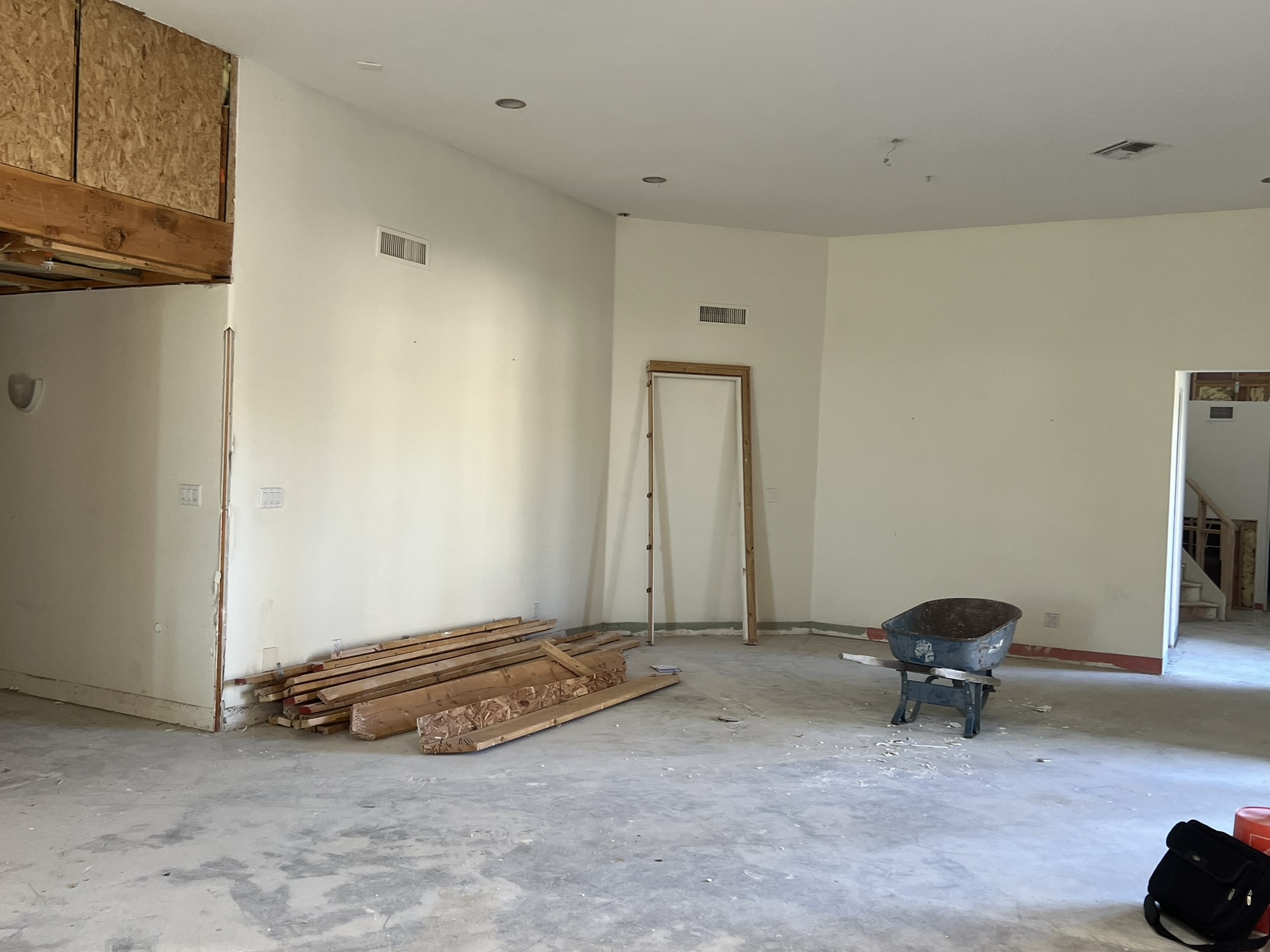 Turquoise Dining Room & Bar Area - Before