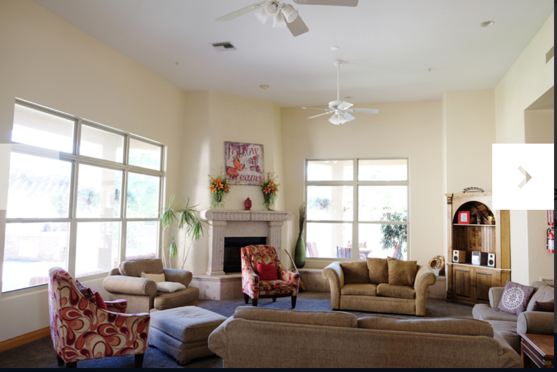 Turquoise Great Room – Before 1