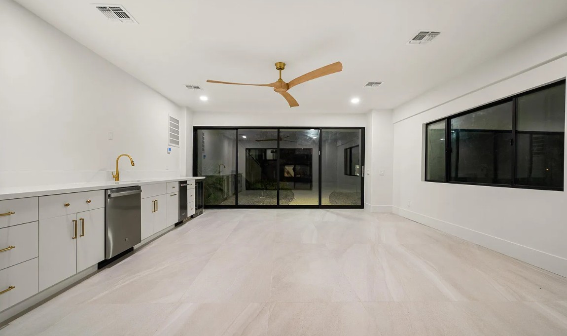 Turquoise Pool House - After