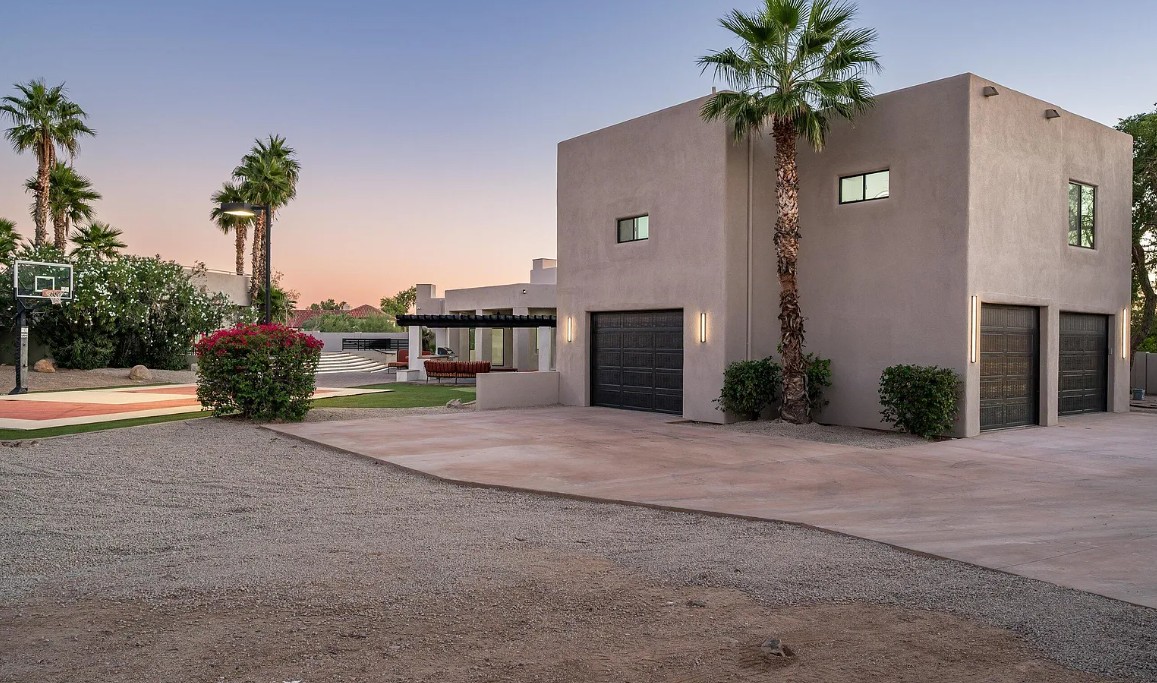 Turquoise Garage - After