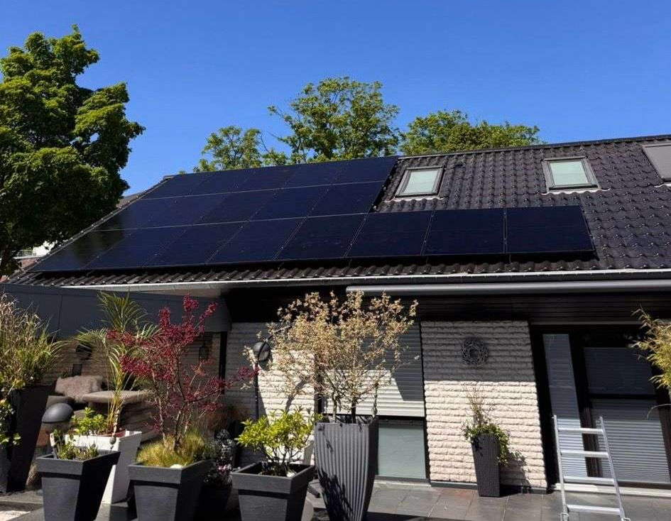 Bild eines Hauses mit Solaranlage