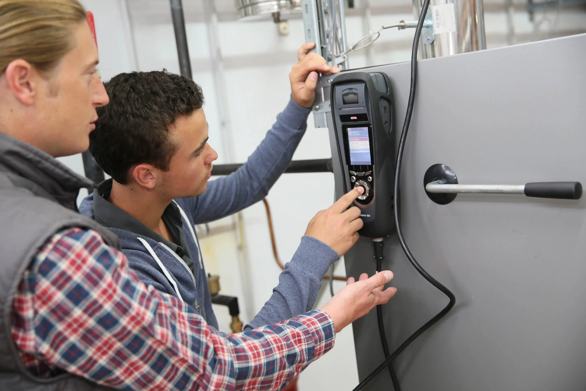 professionals doing heat pump service oregon city or