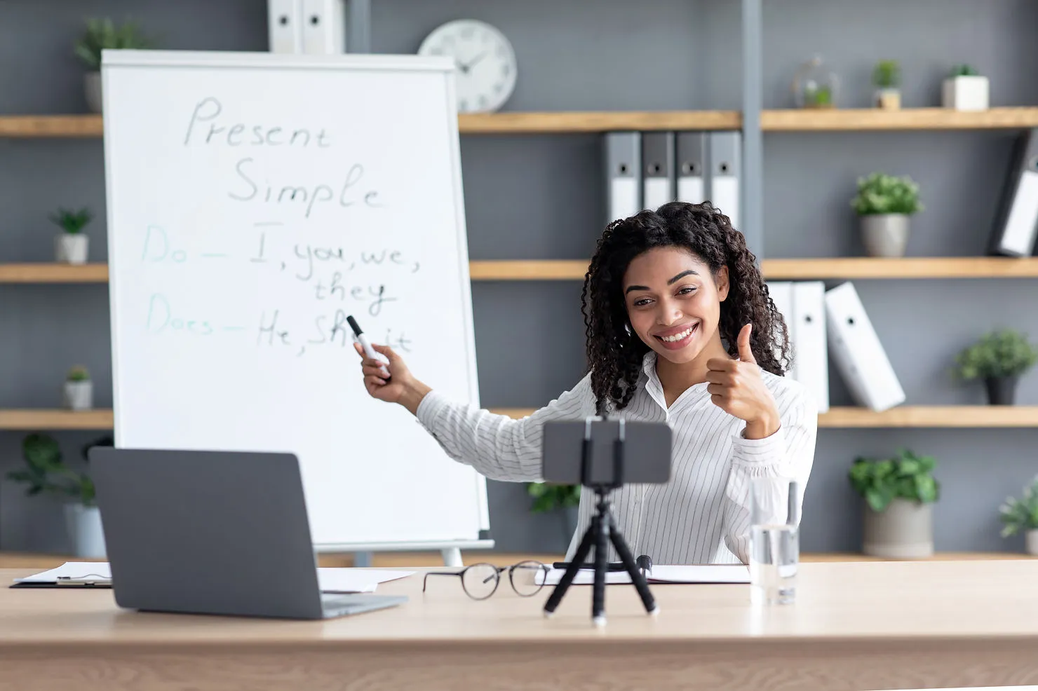 online-teacher-with-visual-aid-tips-for-creating-fun-and-engaging-lessons-for-kids-edge-tutor