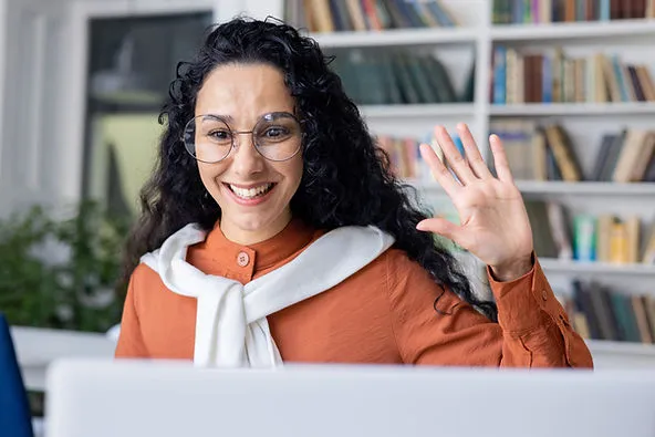 happy-online-tutor-woman-how-to-structure-an-effective-free-trial-esl-class-edge-tutor