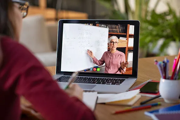 woman-studying-online-lesson-how-online-tutors-can-attract-students-for-free-trial-lessons-edge-tutor
