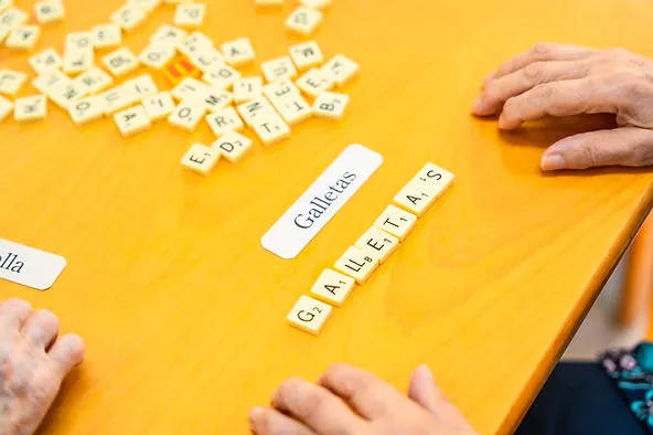 senior-people-playing-word-game-how-business-professionals-can-expand-their-vocabulary-edge-tutor