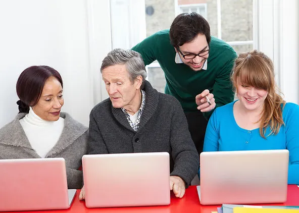 people-discussing-online-class-together-effective-screening-techniques-for-online-tutor-recruitment-edge-tutor