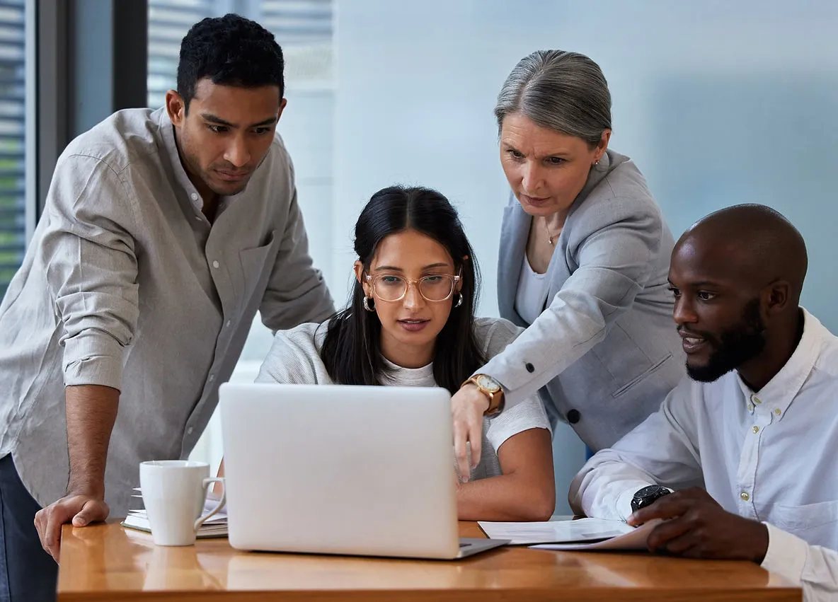 business-people-quick-meeting-office-overcoming-resistance-to-technology-helping-online-tutors-use-new-tech-easily-edge-tutor