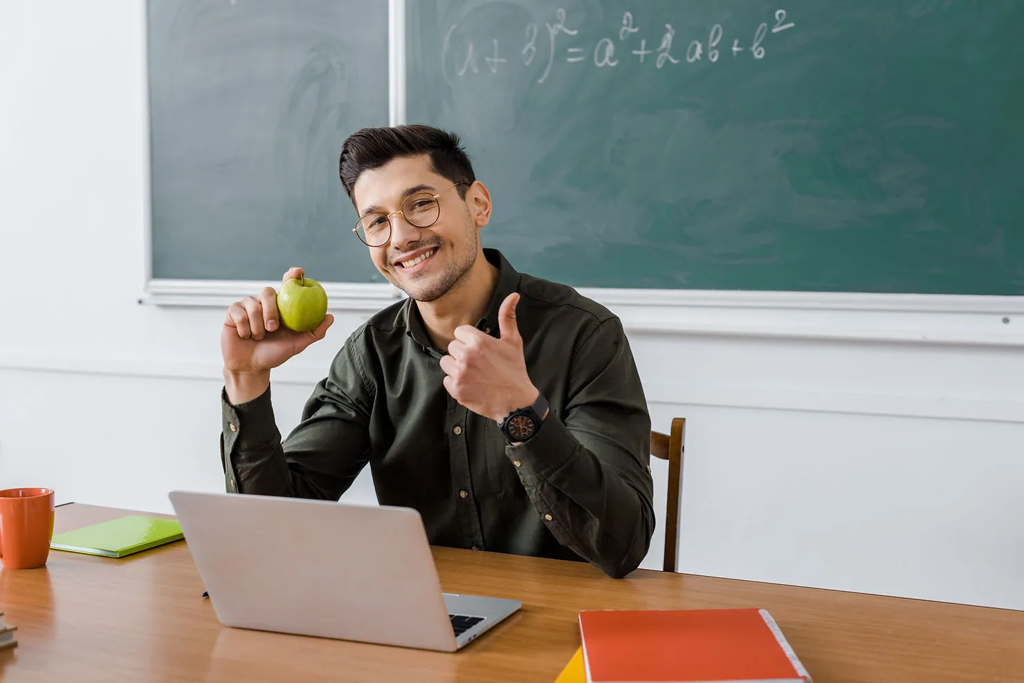 online-teacher-holding-apply-the-best-icebreakers-for-1-1-online-esl-lessons-with-adult-learners-edge-tutor