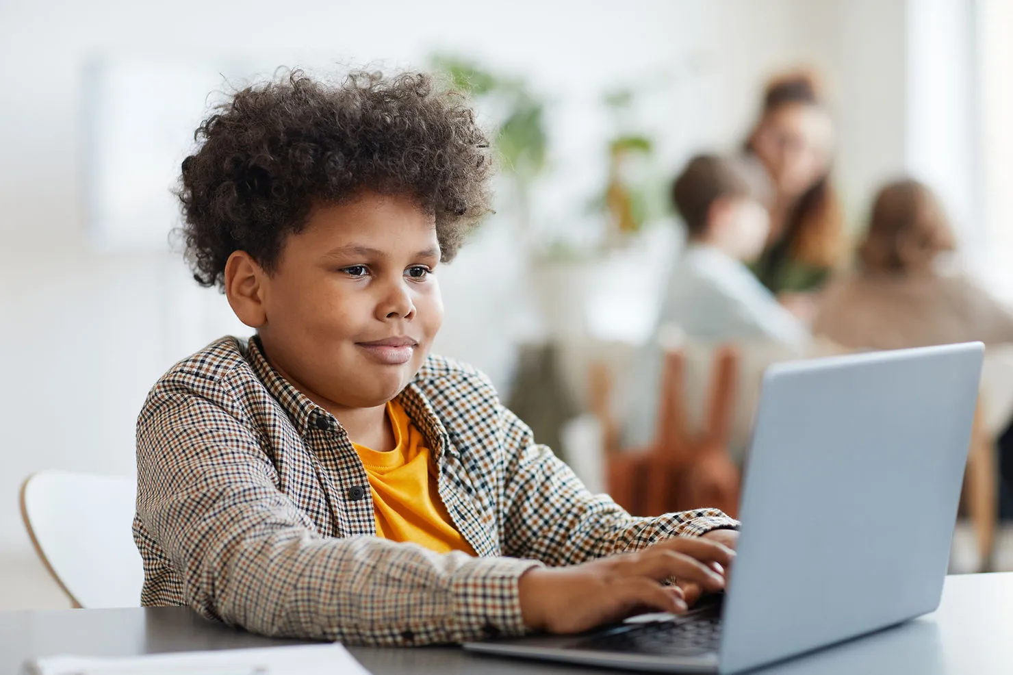 boy-using-computer-in-school-the-power-of-student-feedback-in-online-tutor-training-edge-tutor