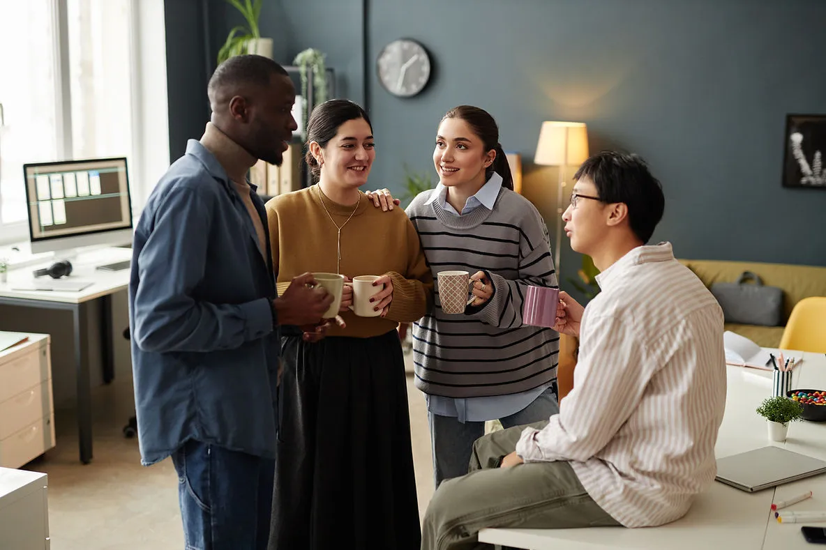 adults-chatting-cheerfully-your-guide-to-speaking-english-fluently-edge-tutor