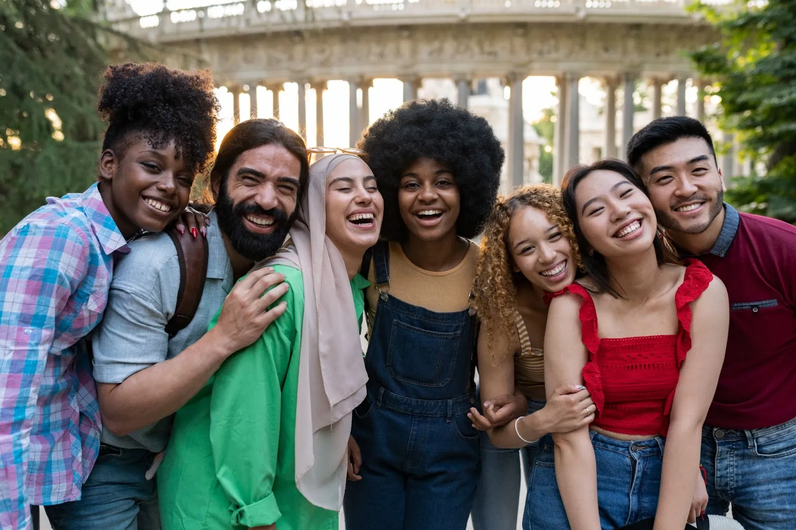 group-of-young-multiracial-friends-why-does-cultural-sensitivity-matter-in-esl-teaching-edge-tutor