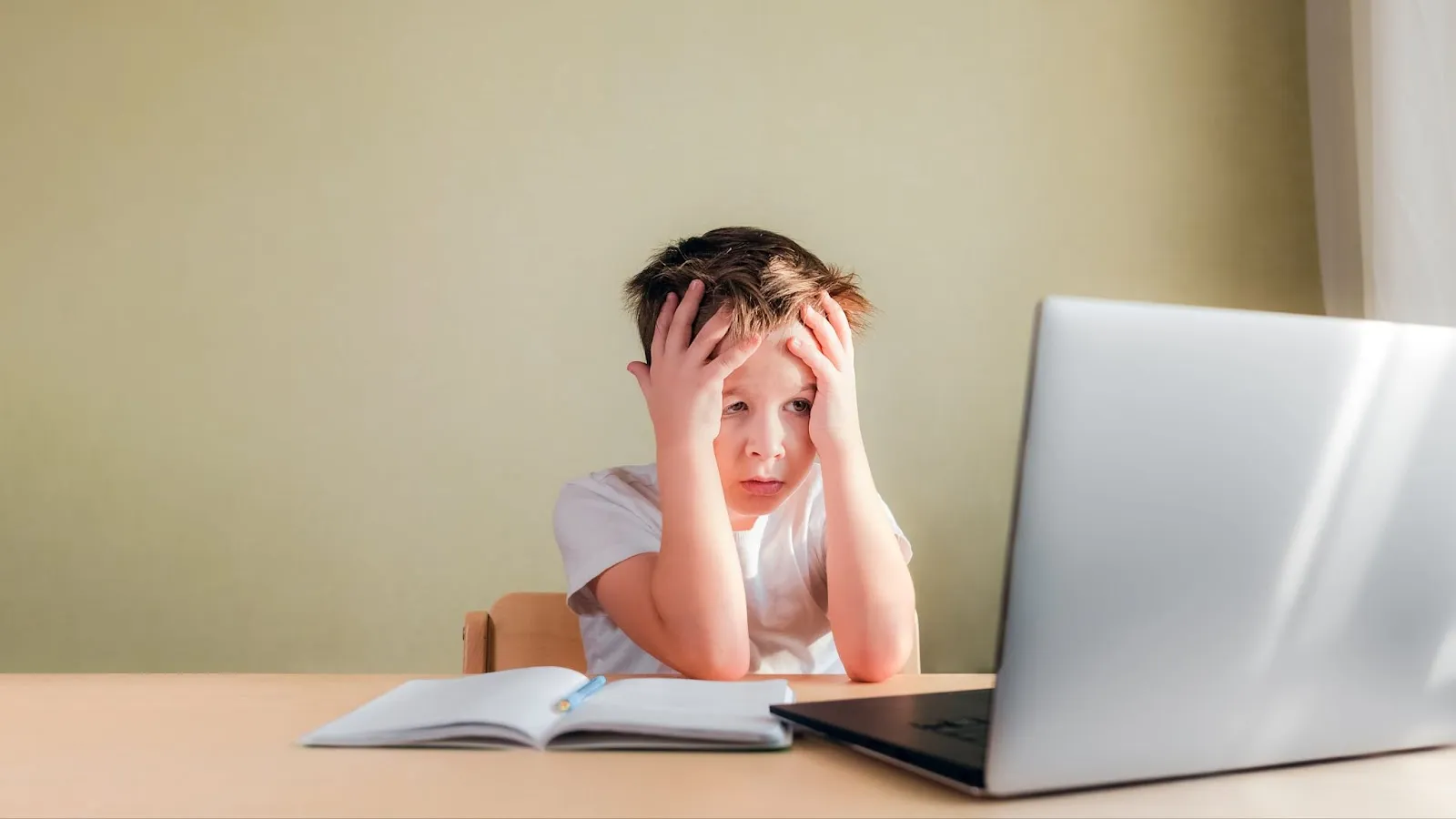 child-sits-at-desk-holding-head-frustrated-tips-to-manage-time-effectively-in-online-esl-classes