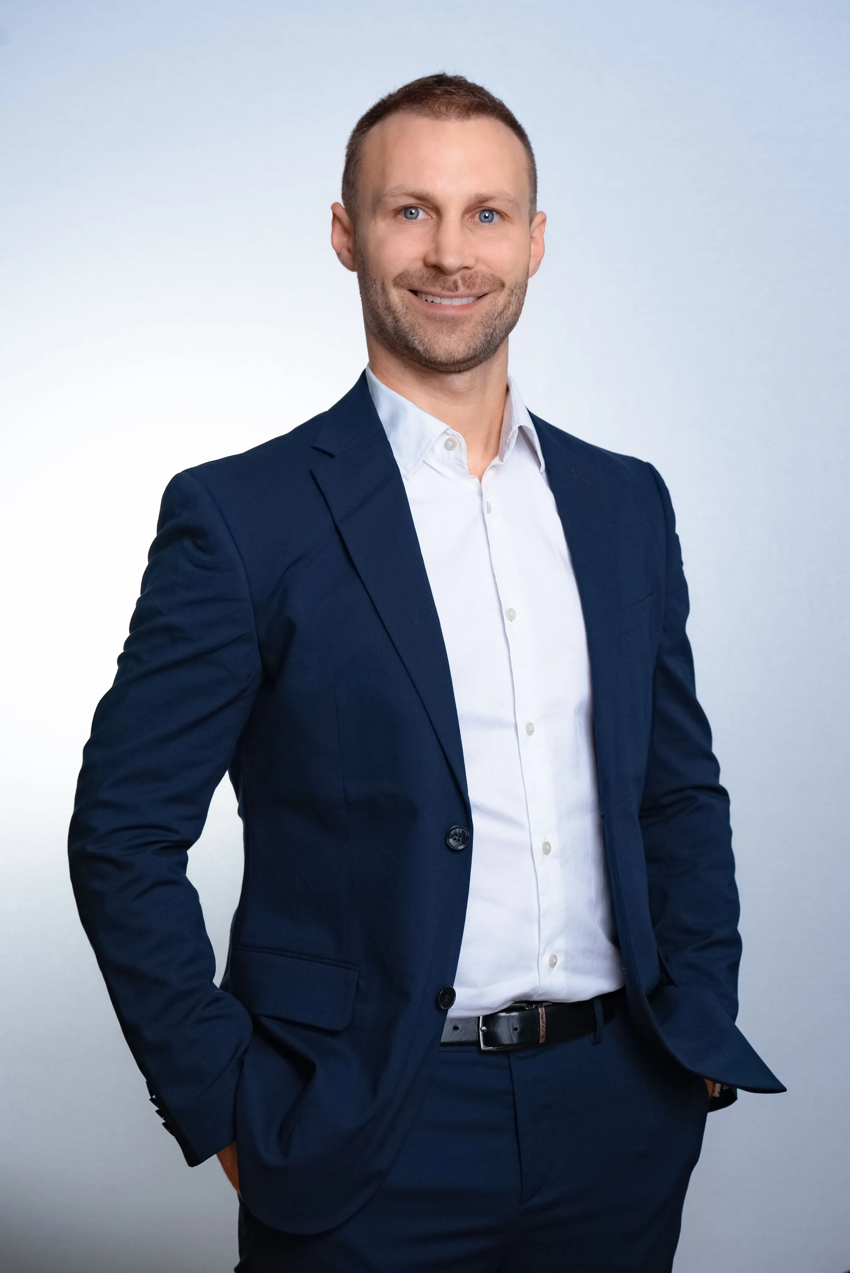 Professionelles Porträt von Florian Puncochar, Gründer und Geschäftsführer von GB-Strategies, Experte für Fördermittelberatung für den Mittelstand.