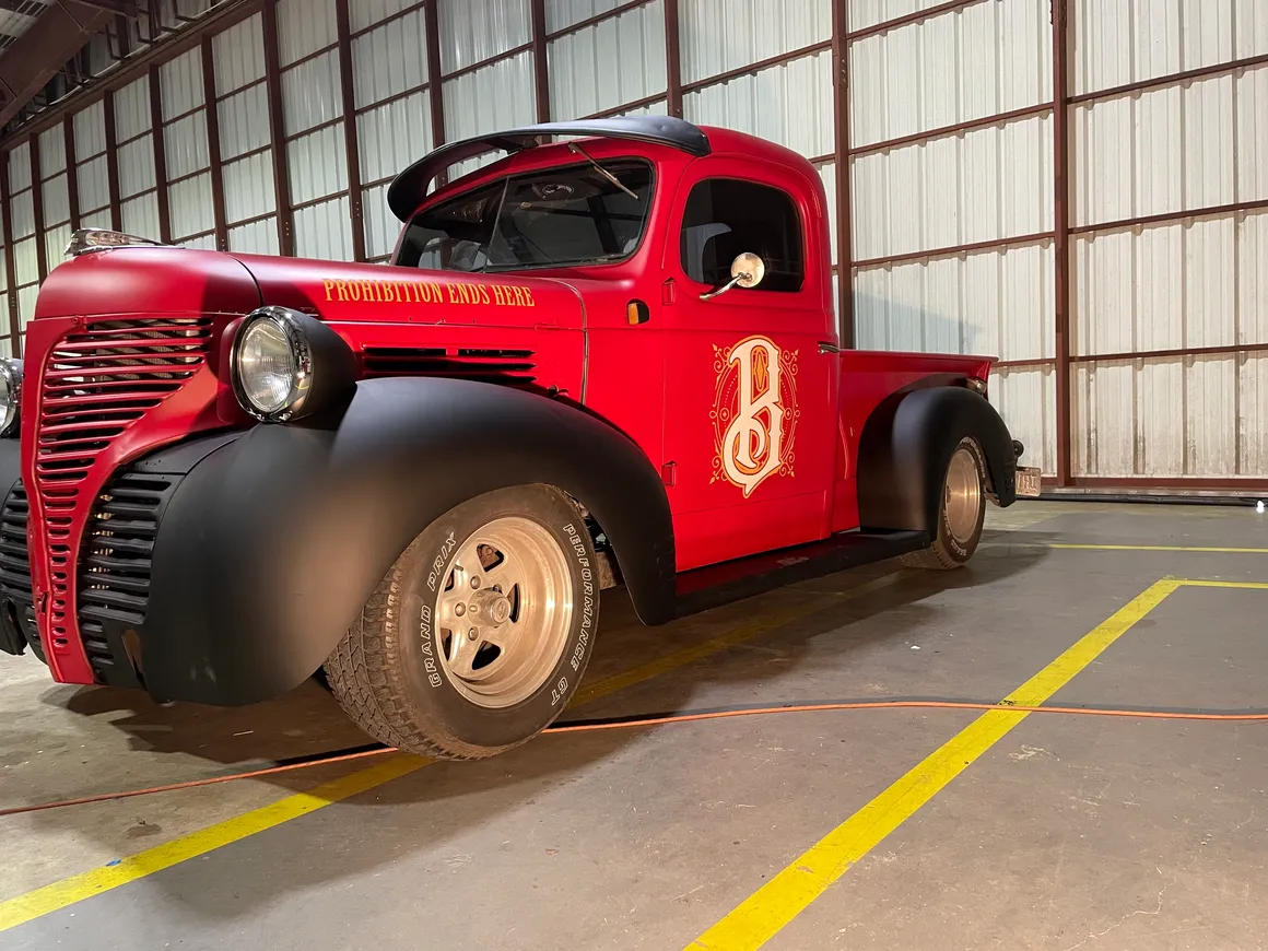 Photo of vintage truck that Castnet Media, Printing & Design printed and installed vinyl graphics on