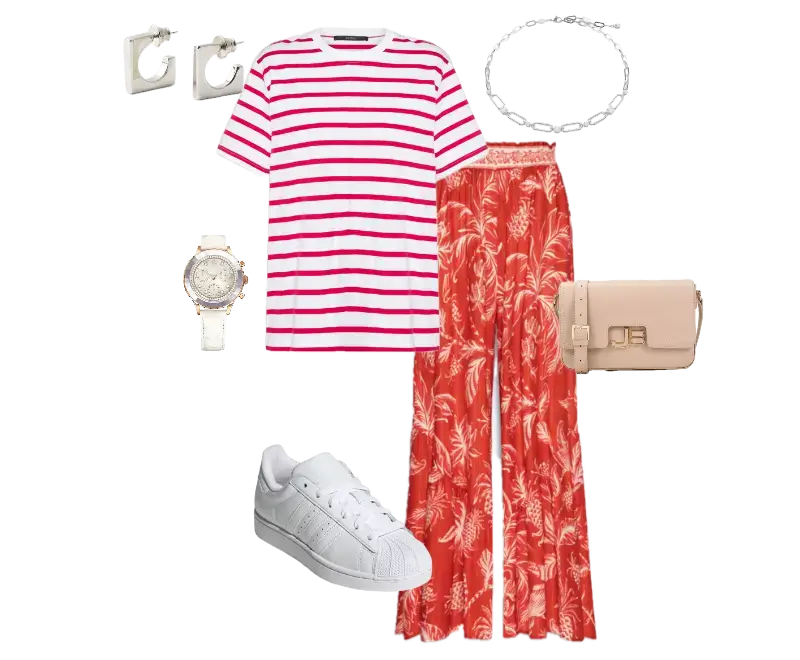 camiseta listrada branco e vermelho, calça pantalona estampada coral floral, tênis brancos clássicos, brincos geométricos, colar de corrente prateada, bolsa transversal bege