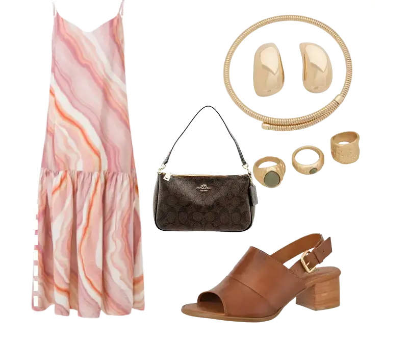 vestido longo em tons de rosa e laranja, sandálias de couro marrom com salto bloco, bolsa de ombro Coach em couro marrom, colar dourado em espiral, brincos dourados arredondados, anéis dourados variados