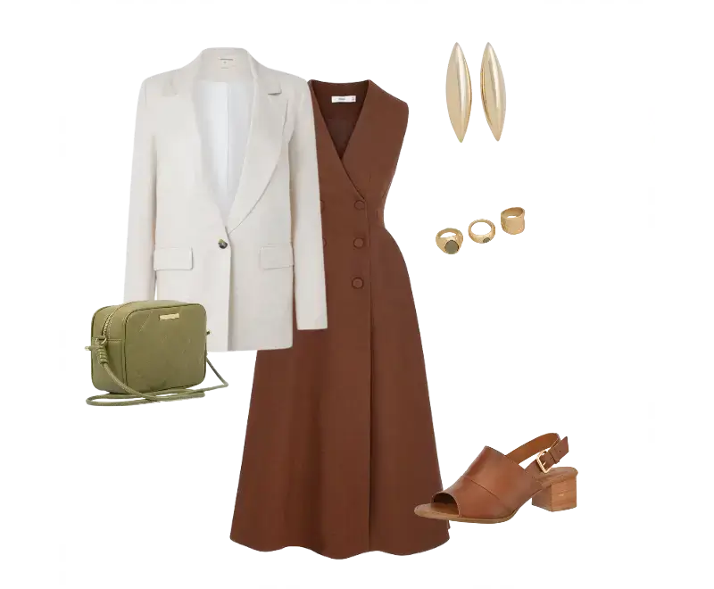 vestido midi marrom de alfaiataria, blazer branco, sandálias de couro marrom com salto bloco, brincos dourados alongados, conjunto de anéis, bolsa transversal matelassê verde oliva