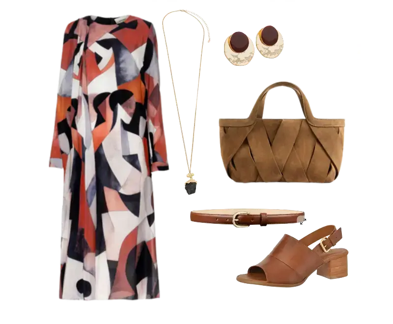 vestido midi estampado, bolsa de mão de couro marrom artesanal, sandálias de couro com salto bloco, cinto fino de couro marrom, colar dourado de corrente longa, brincos de resina bicolores