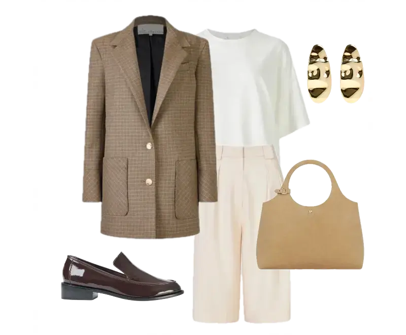 blazer xadrez marrom, camiseta branca básica, bermuda creme, loafers de couro envernizado marrom profundo, bolsa bege minimalista, brincos dourados