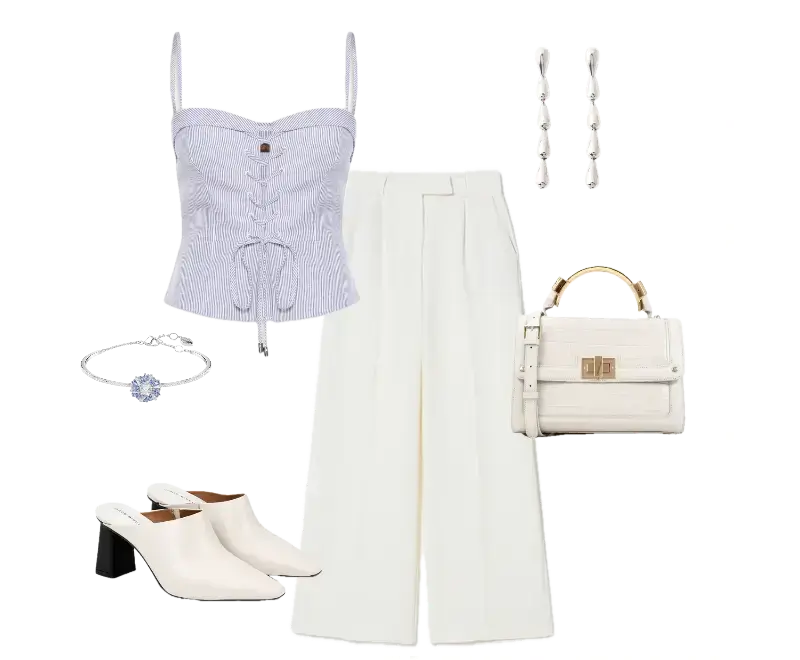 Top cropped listrado azul e branco, Calça pantalona branca em tecido fluido, Mules brancos de salto geométrico e bico quadrado, Bracelete prateado com pedra azul, Brincos pendentes em prata, Bolsa estruturada off-white textura croco