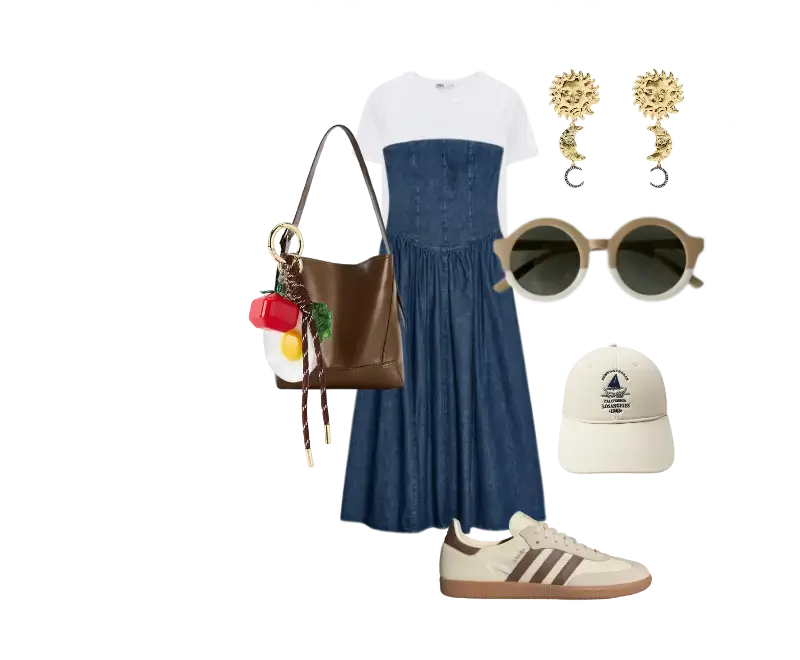 vestido midi jeans azul profundo, camiseta básica branca, tênis de couro bege com detalhes em marrom escuro, sacola marrom com charms coloridos, brincos dourados em forma de leão, óculos de sol oversized tom marfim, boné bege com bordado azul