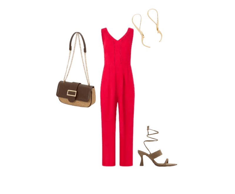 macacão vermelho, sandália nude de salto, brincos dourados, bolsa marrom