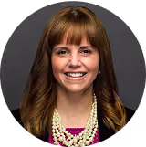 Flavia Naves Headshot