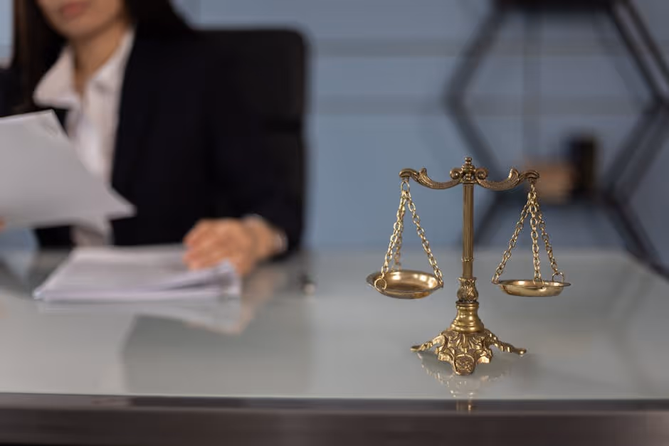 scale balancing the pros and cons of direct lending - direct lender meaning in real estate