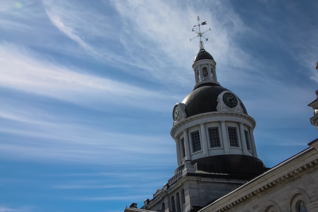 A scenic image of the Connecticut State Capitol building under a clear blue sky - no prepayment penalties connecticut loans