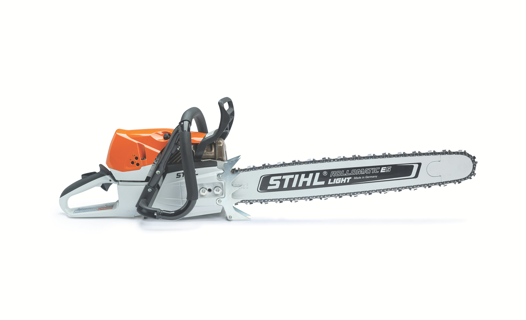 This professional chainsaw features an adjustable carburetor in a lightweight design.