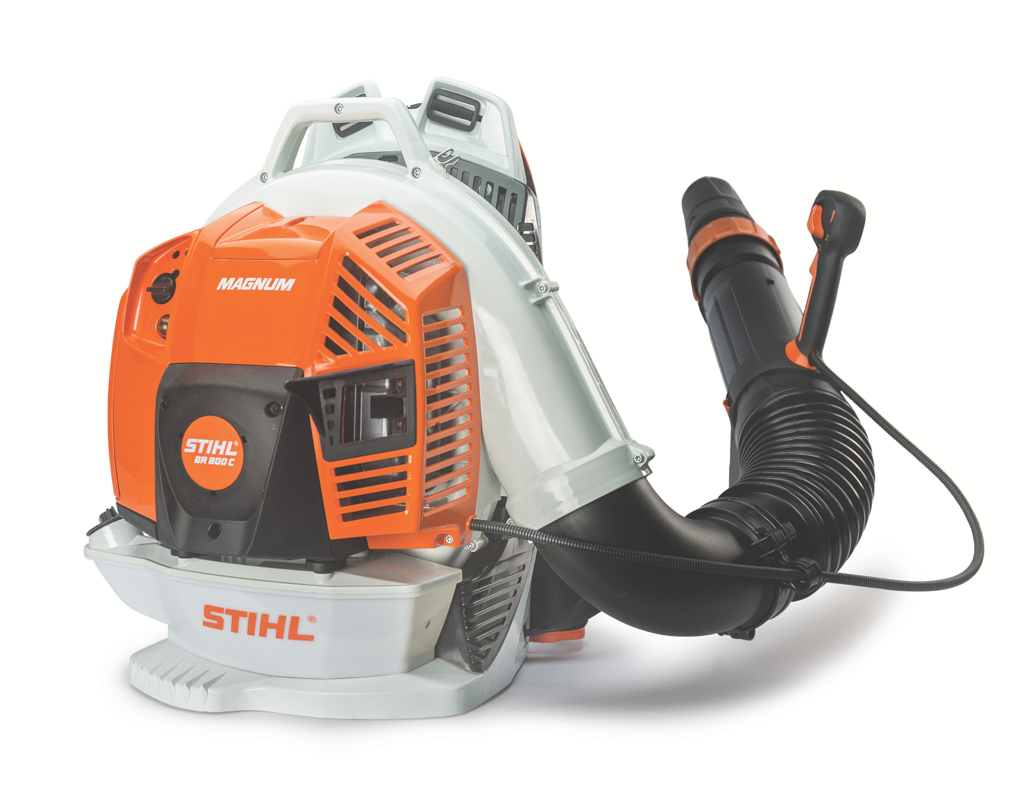 Great for heavy debris cleanup, the BR 800 C-E MAGNUM® is ideal for large property maintenance.