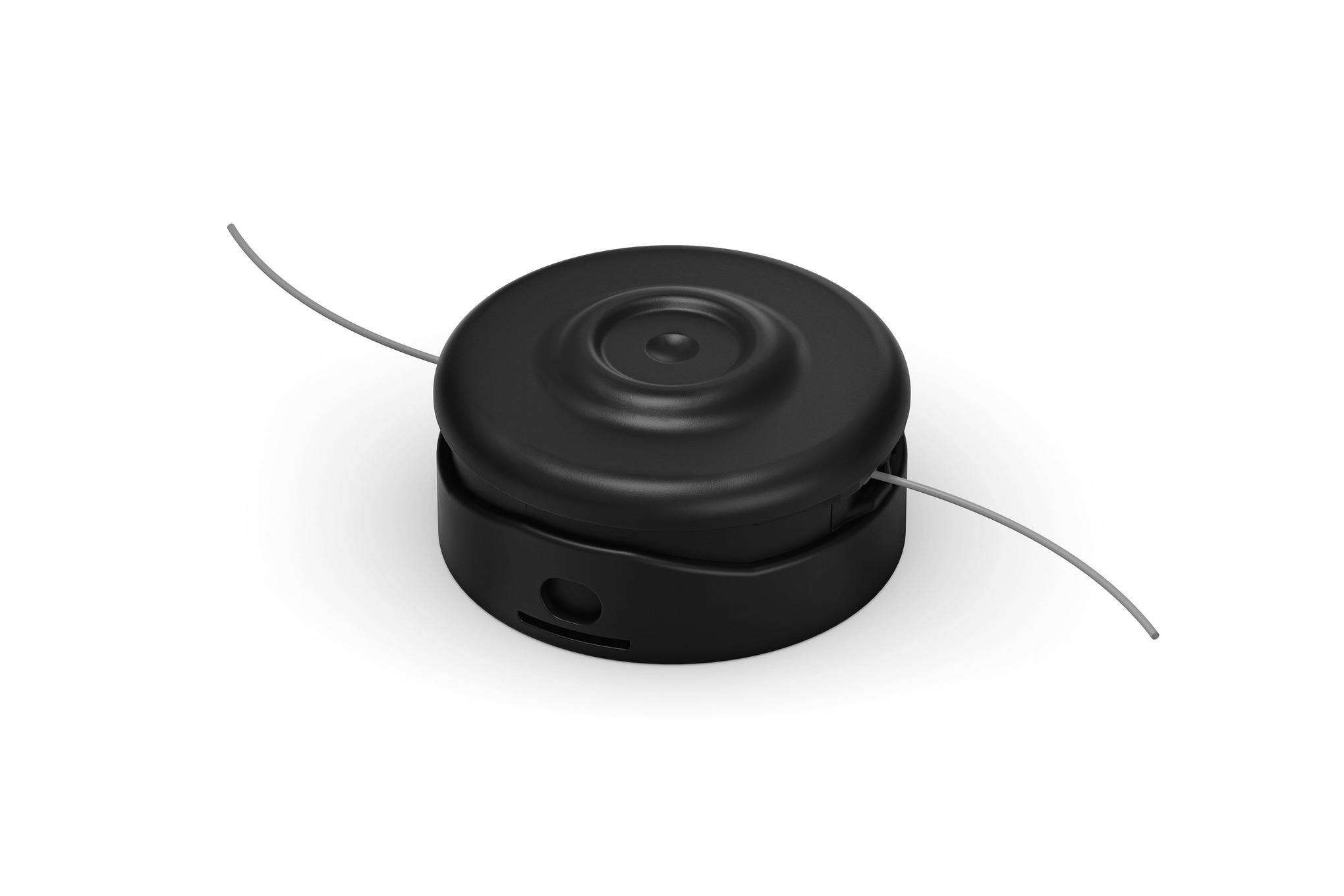 STIHL SuperCut™ features fully automatic line feed that keeps nylon line at the same length for optimal cutting performance.