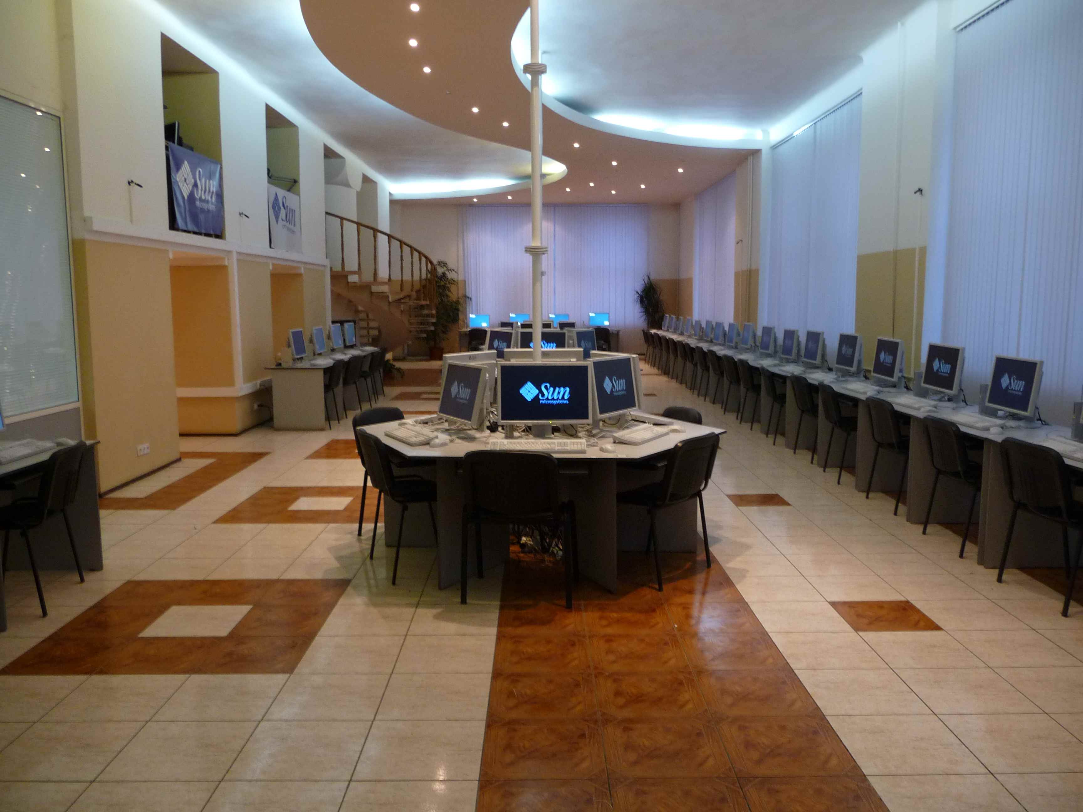 a spacious and well-furnished university computer lab based on Sun Ray thin clients, automated by Anton