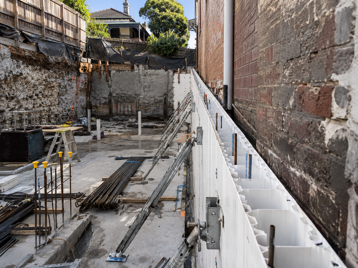 Dincel wall built against a neighbouring building on a tight boundary