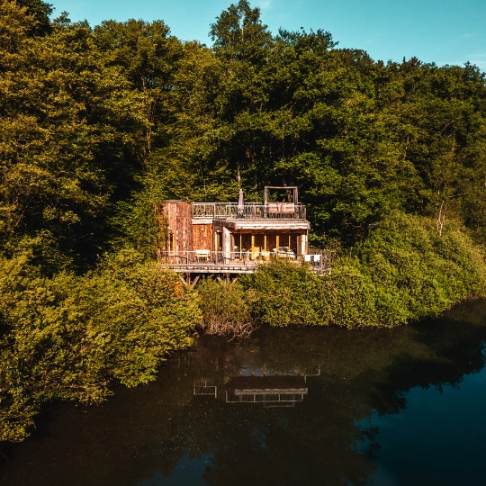 Cabanes des Grands Reflets - au bord de l'eau 