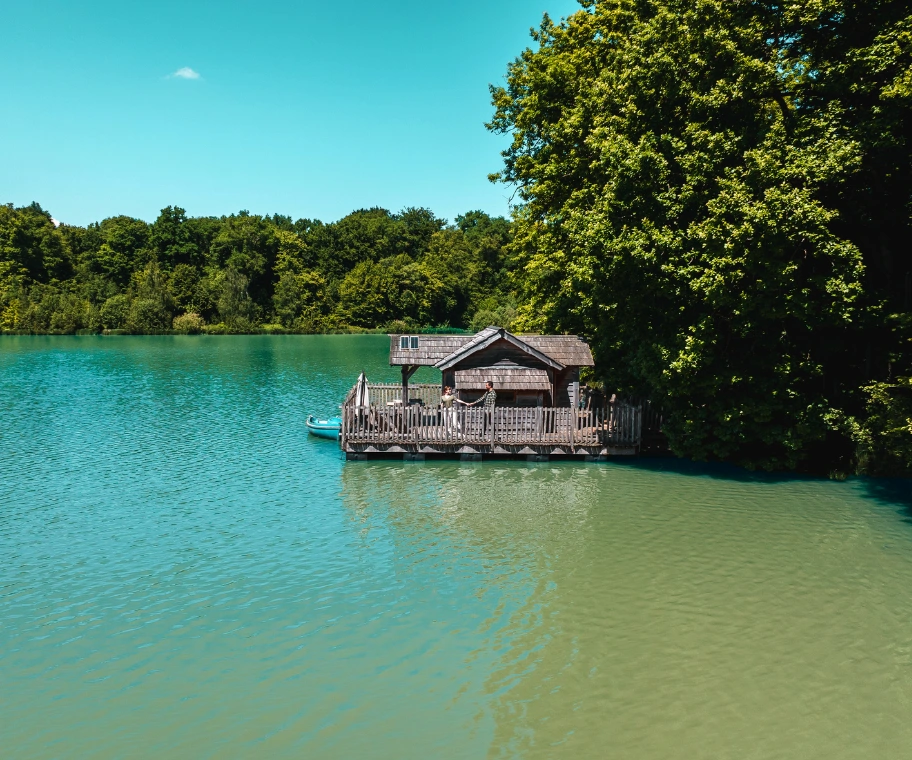 Cabane Royale - cabane perchée et flottante en Bourgogne-Franche-Comté - Coucoo Cabanes