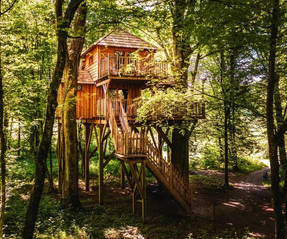 Cabane famille Cache-Cache aux Cabanes des Grands Reflets (Bourgogne-Franche-Comté)