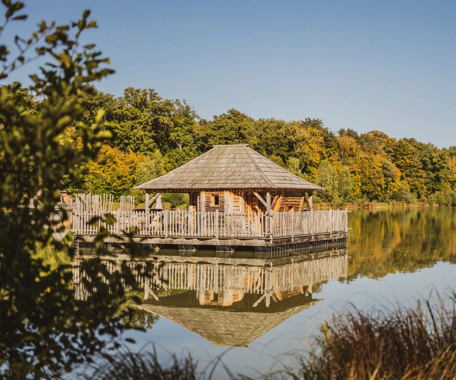 Cabane Spa Miroir, nuit insolite dans une cabane flottante, en Bourgogne-Franche-Comté près de l'Alsace