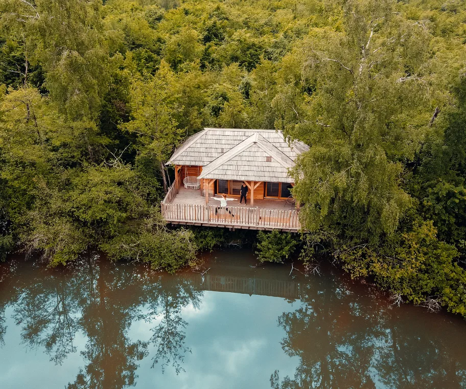 Cabane Eldorado - Une cabane sur pilotis au bord de l'eau - chez Coucoo Cabanes près de la Suisse @lafamillecherokee