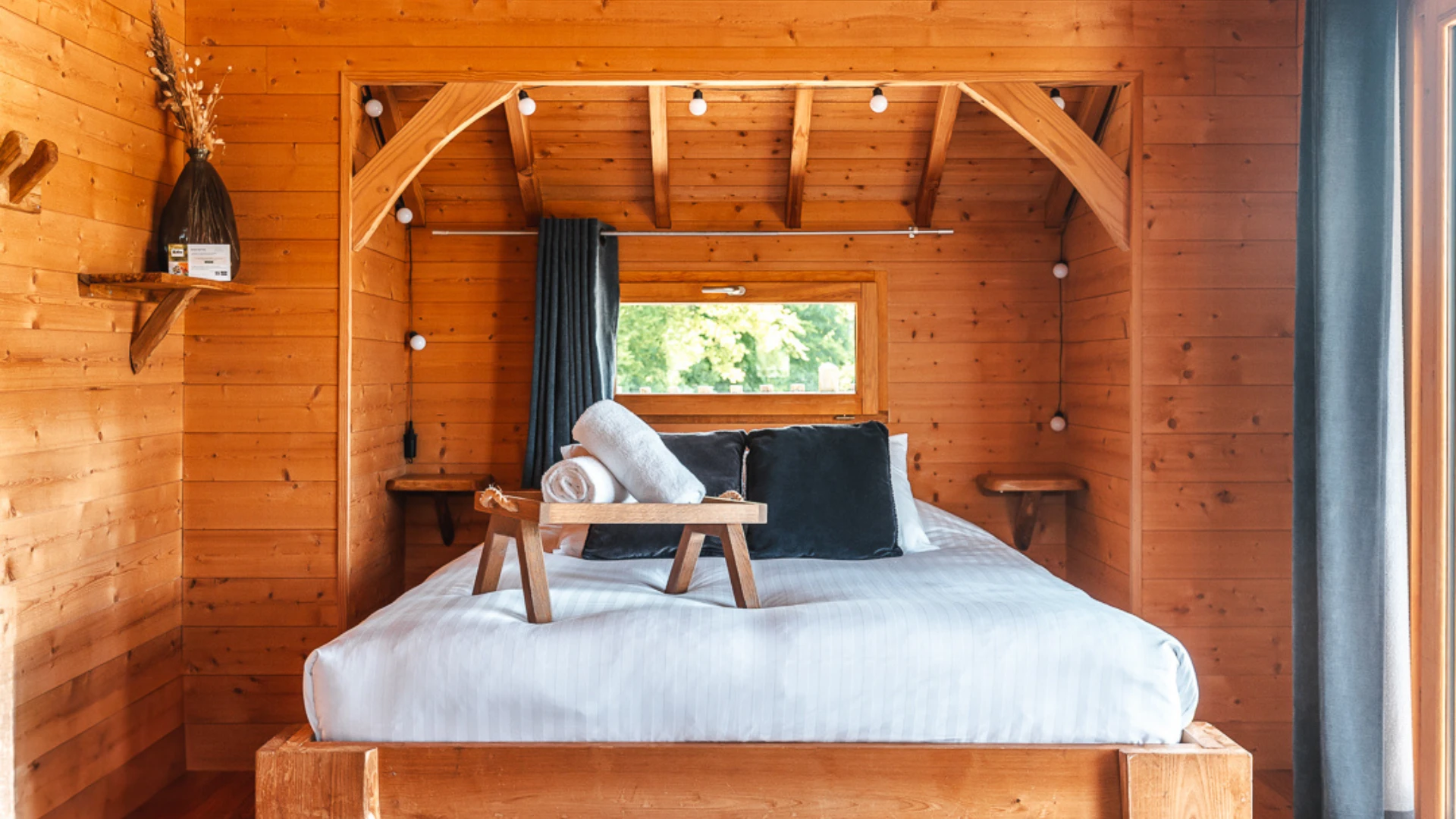 Chambre cocooning dans une cabane flottante