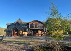 Eco-hutte pour accueillir un séminaire dans la nature
