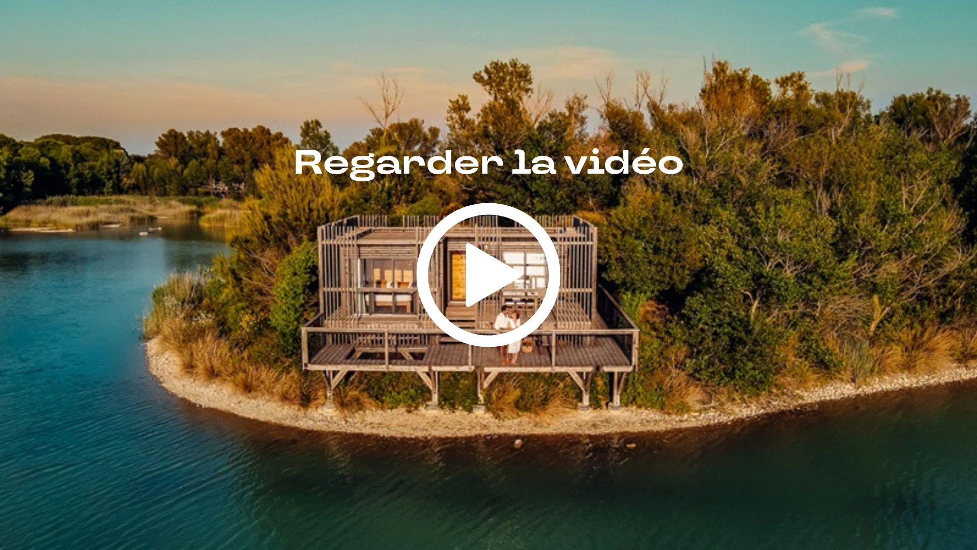 Passerelle dans les bois - Coucoo Cabanes - Cabanes des Grands Reflets