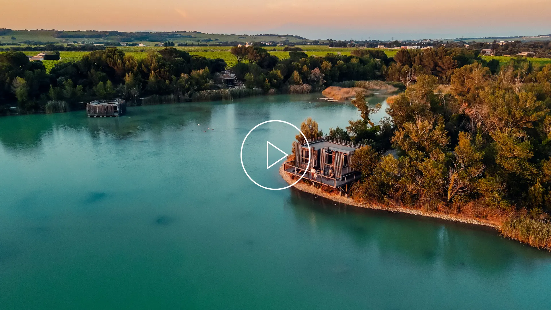 Passerelle dans les bois - Coucoo Cabanes - Cabanes des Grands Reflets