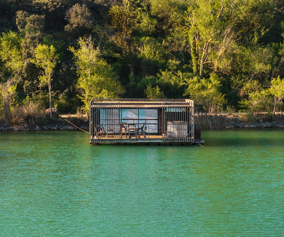 Pontoon on the water - Domaine des Grands Cépages