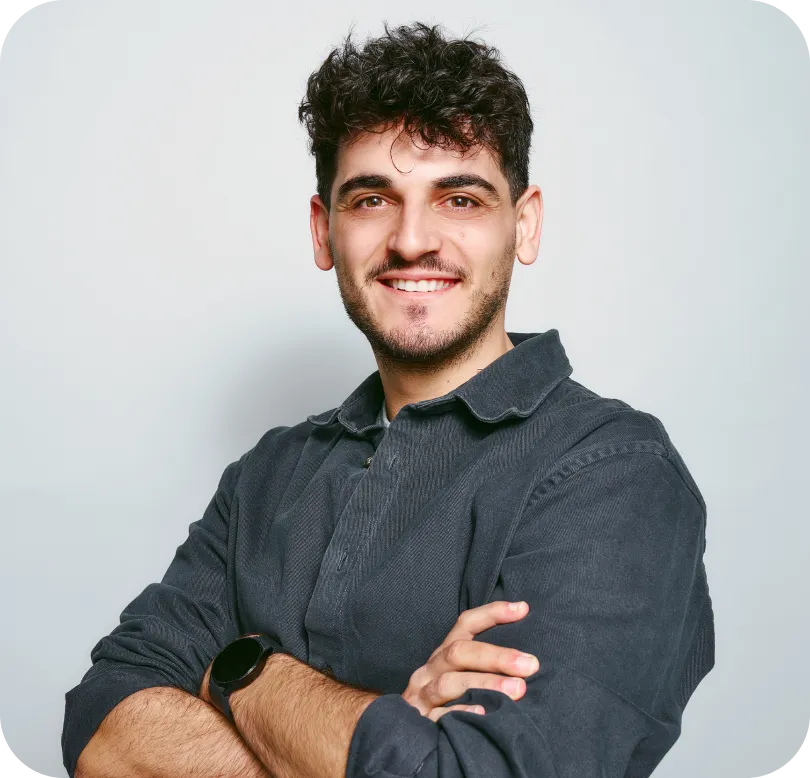 Bledar, Shiftmove customer, smiling in a black shirt